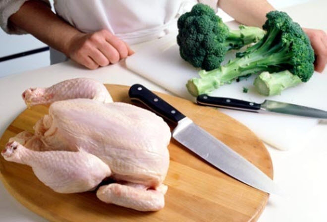 نصحت وزارة الزراعة الأميركية بعدم نقع الدجاج بالخلّ أو مسحه بالحامض