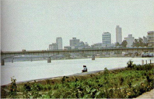 Lovers at the bank of Tigris